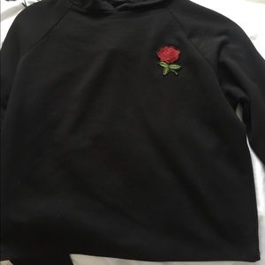 Cropped hoodie with rose patch